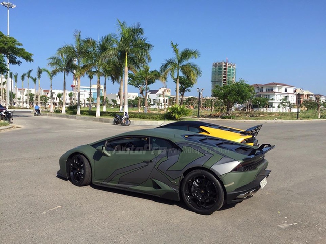 Cặp đôi Lamborghini Huracan độ khủng, biển VIP, đọ dáng cùng nhau tại Đà Nẵng - Ảnh 2.