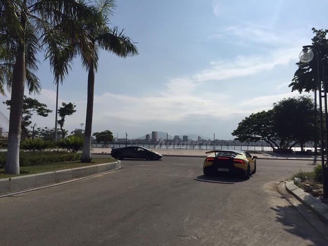 Cặp đôi Lamborghini Huracan độ khủng, biển VIP, đọ dáng cùng nhau tại Đà Nẵng - Ảnh 4.