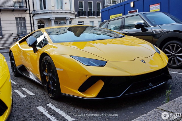 Vẻ đẹp của đội quân Lamborghini tông xuyệt tông màu vàng rực trên phố London - Ảnh 7.