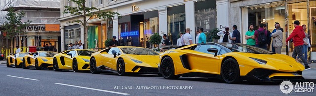 Vẻ đẹp của đội quân Lamborghini tông xuyệt tông màu vàng rực trên phố London - Ảnh 2.