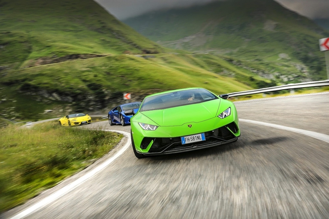 Mãn nhãn với hành trình siêu xe Lamborghini Huracan qua quê hương của Dracula - Ảnh 7.