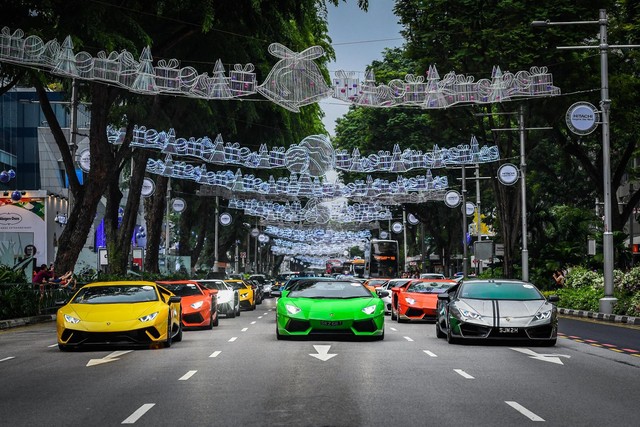 122 xe Lamborghini xuống phố chào đón sự xuất hiện của Urus tại Singapore - Ảnh 3.