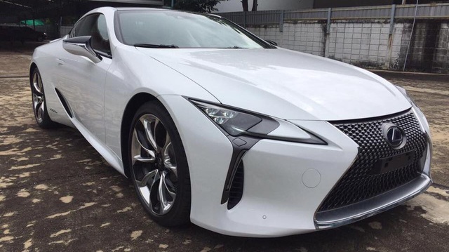 Lexus LC 500h 2018 đầu tiên cập bến Lào, đại gia Việt "phát hờn"