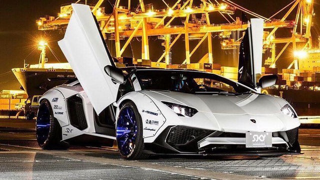 Gói độ thân rộng của Liberty Walk đưa Lamborghini Aventador SV lên một tầm cao mới
