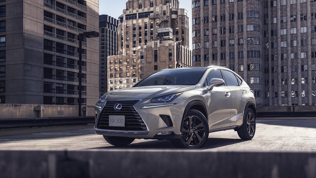 Đấu xe sang bán chạy nhất Việt Nam, Lexus NX300 chốt giá hơn 2,4 tỷ đồng