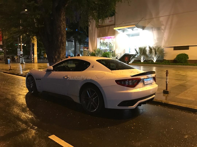 Hàng hiếm Maserati GranTurismo Sport biển đẹp Đà Nẵng thả dáng trên phố đêm tại Tây Nguyên  - Ảnh 7.