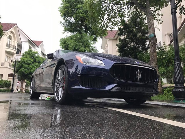 Maserati Quattroporte GranSport GTS 2017 giá 11,8 tỷ Đồng định cư tại Hà Nội - Ảnh 1.