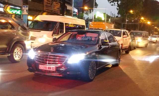 Bắt gặp Mercedes-Maybach S600 màu đá quý ruby đeo biển NN tại Sài thành - Ảnh 2.