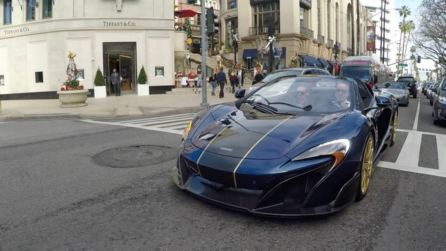 McLaren 675LT Spider Carbon Series mạ vàng có giá khóc thét 18,5 tỷ Đồng - Ảnh 8. McLaren 675LT Spider Carbon Series mạ vàng có giá khóc thét 18,5 tỷ Đồng - Ảnh 8.