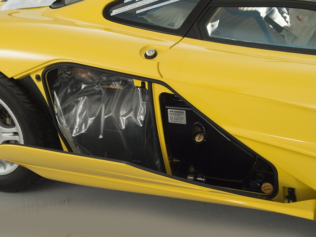 McLaren F1 siêu hiếm, khoang động cơ dát vàng đang được rao bán - Ảnh 10. McLaren F1 siêu hiếm, khoang động cơ dát vàng đang được rao bán - Ảnh 10.