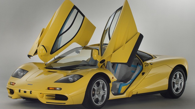 McLaren F1 siêu hiếm, khoang động cơ dát vàng đang được rao bán