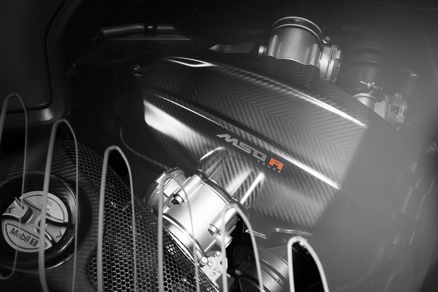 Vén màn cặp đôi siêu xe McLaren MSO R Coupe và Spider thửa riêng cho một đại gia - Ảnh 11. Vén màn cặp đôi siêu xe McLaren MSO R Coupe và Spider thửa riêng cho một đại gia - Ảnh 11.