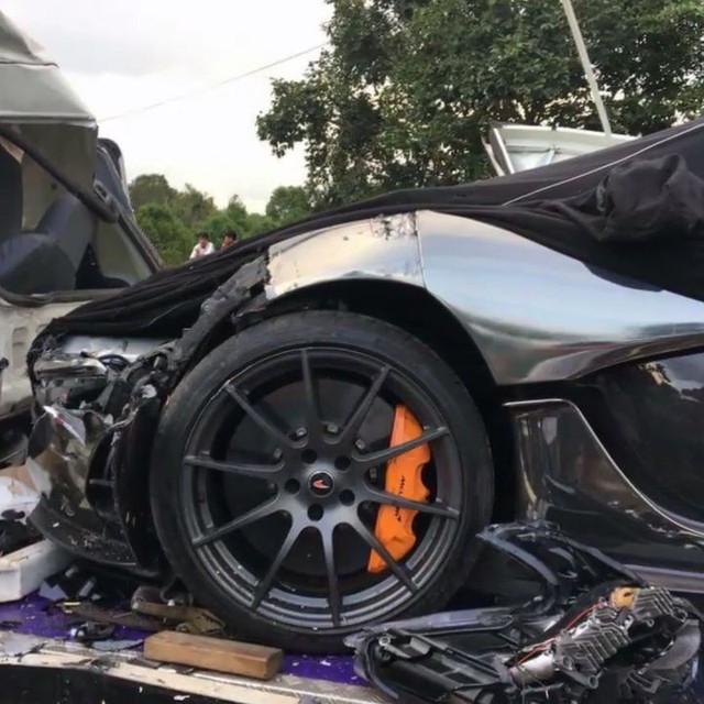 Gặp “tai bay vạ gió”, siêu xe hàng hiếm McLaren P1 tan nát tại Campuchia - Ảnh 3.