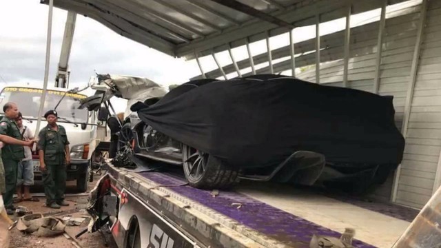 Gặp “tai bay vạ gió”, siêu xe hàng hiếm McLaren P1 tan nát tại Campuchia - Ảnh 1.