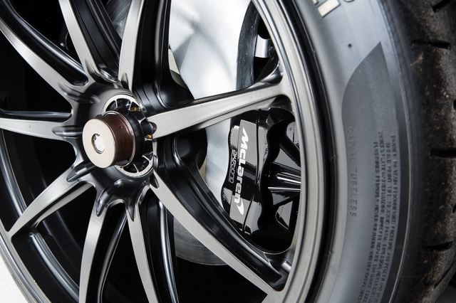 McLaren P1 GTR hợp pháp lưu thông trên phố rao bán 91 tỷ Đồng - Ảnh 10.