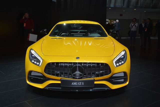 Porsche 911 GTS gọi, Mercedes-AMG GT 2018 trả lời - Ảnh 1.