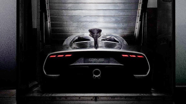 Hình ảnh nhìn từ phía sau của siêu xe Mercedes-AMG Project One "gây sốt"