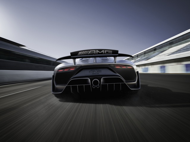 Mercedes-AMG Project One có thể cho Bugatti Chiron ngửi khói - Ảnh 7.