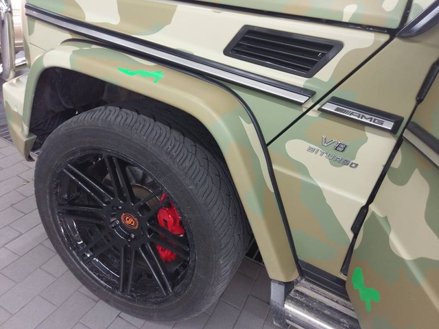 Tay chơi 8X thay áo màu rằn-ri cho Mercedes-Benz G63 AMG - Ảnh 3. Tay chơi 8X thay áo màu rằn-ri cho Mercedes-Benz G63 AMG - Ảnh 3.