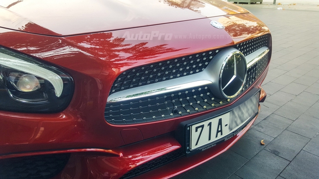 Người đẹp Bến Tre cầm lái xe mui trần hàng hiếm Mercedes-Benz SL400 giá 6,7 tỷ Đồng - Ảnh 7.