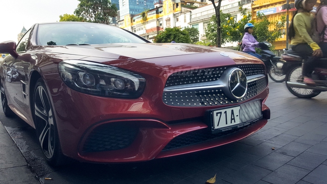 Người đẹp Bến Tre cầm lái xe mui trần hàng hiếm Mercedes-Benz SL400 giá 6,7 tỷ Đồng - Ảnh 4.