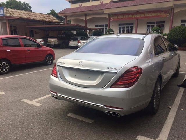Mercedes-Maybach S600 14,2 tỷ Đồng màu lạ xuất hiện tại Thái Nguyên - Ảnh 1.