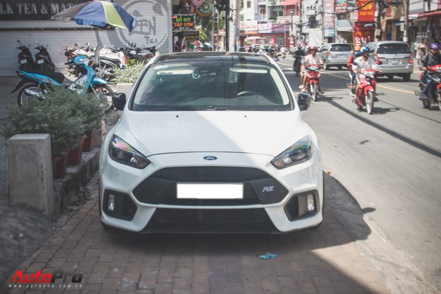 Ford Focus thay đổi nhẹ theo phong cách RS tại Sài Gòn - Ảnh 1.