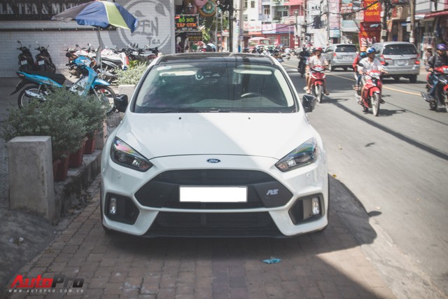 Ford Focus thay đổi nhẹ theo phong cách RS tại Sài Gòn - Ảnh 1. Ford Focus thay đổi nhẹ theo phong cách RS tại Sài Gòn - Ảnh 1.