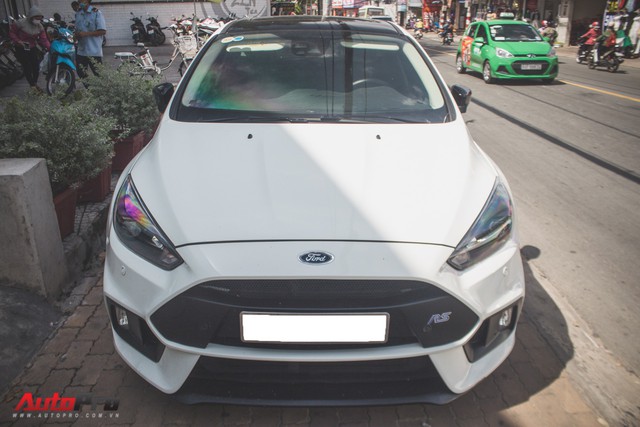 Ford Focus thay đổi nhẹ theo phong cách RS tại Sài Gòn - Ảnh 9. Ford Focus thay đổi nhẹ theo phong cách RS tại Sài Gòn - Ảnh 9.