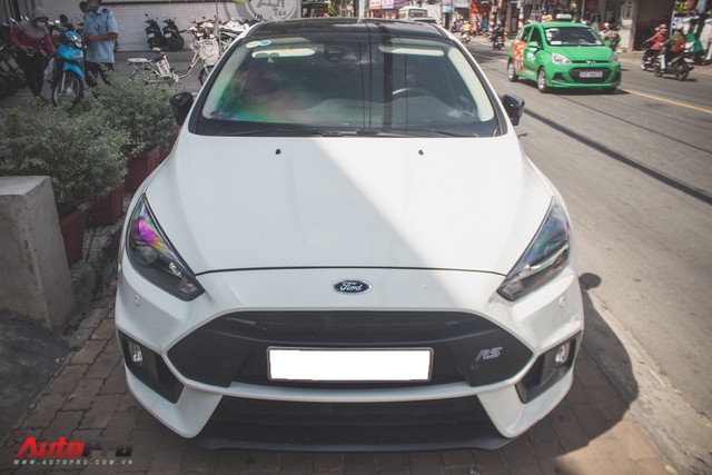 Ford Focus thay đổi nhẹ theo phong cách RS tại Sài Gòn - Ảnh 9.