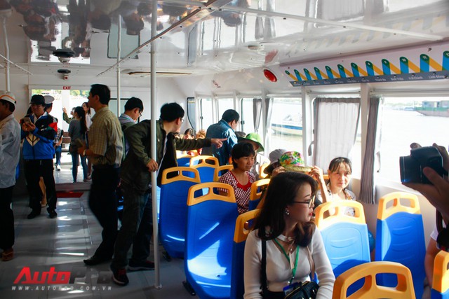 Trải nghiệm tuyến bus đường sông đầu tiên tại Việt Nam - Ảnh 8. Trải nghiệm tuyến bus đường sông đầu tiên tại Việt Nam - Ảnh 8.