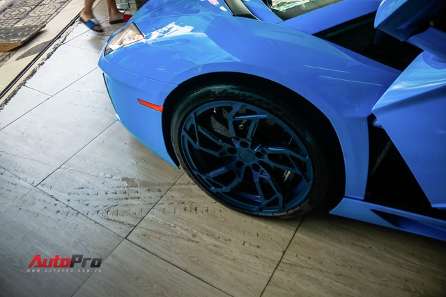Siêu xe Lamborghini Aventador xanh dương độc nhất Việt Nam tái xuất - Ảnh 7. Siêu xe Lamborghini Aventador xanh dương độc nhất Việt Nam tái xuất - Ảnh 7.