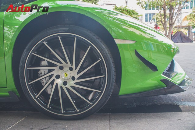 Siêu xe Lamborghini Huracan tái xuất tại Sài Gòn với diện mạo mới - Ảnh 8. Siêu xe Lamborghini Huracan tái xuất tại Sài Gòn với diện mạo mới - Ảnh 8.