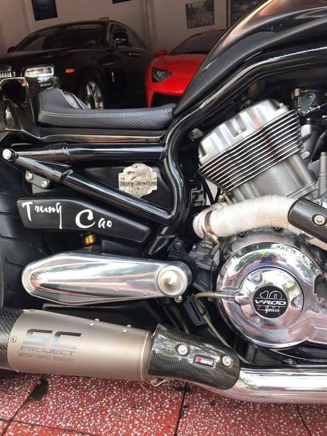 Chiêm ngưỡng Harley-Davidson V-Rod độ khủng của đại gia ngành y tế thích sưu tầm siêu xe và mô tô - Ảnh 4.