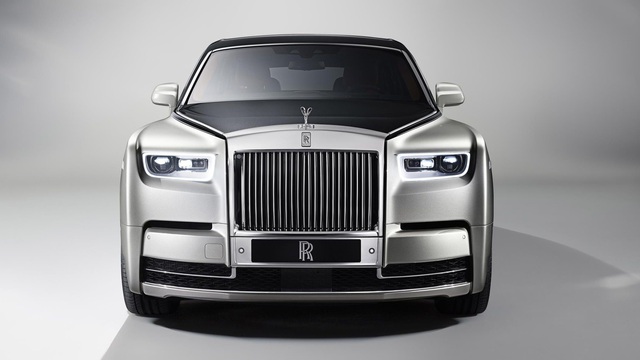 Vì sao Rolls-Royce không sản xuất xe hybrid và xe tự lái?