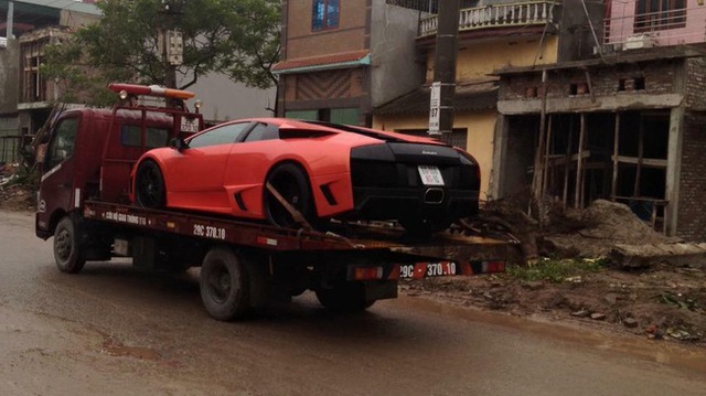 Video siêu xe Lamborghini Murcielago đầu tiên tại Việt Nam bị phủ bụi khiến nhiều người xót xa - Ảnh 2.
