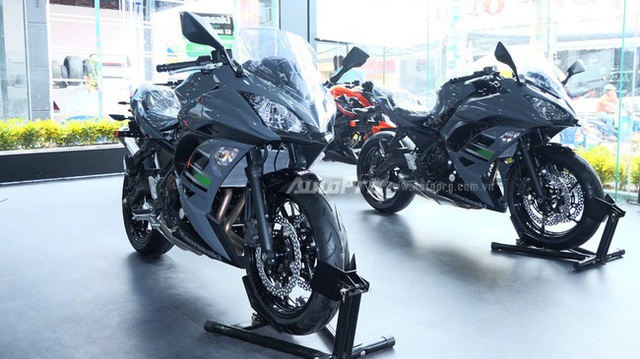 Kawasaki Ninja 650 2018 với màu sơn mới xuất hiện tại Việt Nam, giá bán 288 triệu Đồng