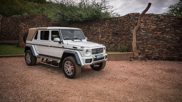 Chiếc Mercedes-Maybach G650 Landaulet này có giá bằng 6 xe Bentley Bentayga