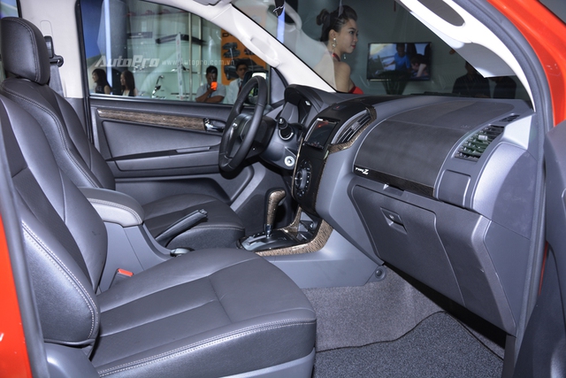 Isuzu D-Max Type Z 2017, đối thủ của Ford Ranger, có gì hot? - Ảnh 11.