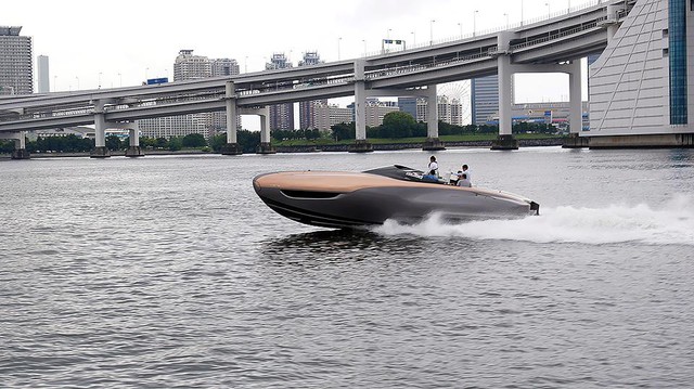 Lexus giới thiệu du thuyền làm từ sợi carbon như siêu xe LFA - Ảnh 3.