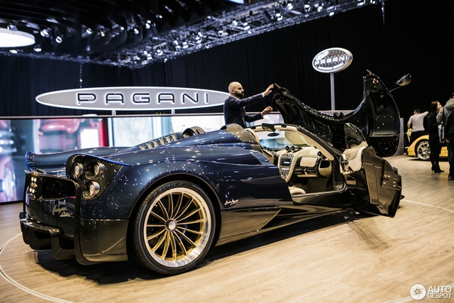 Ngắm Pagani Huayra mui trần bằng xương bằng thịt tại triển lãm Geneva 2017 - Ảnh 4.