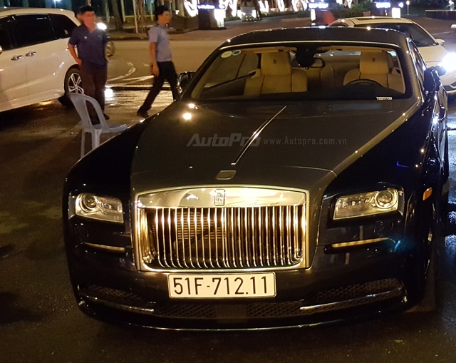 Rolls-Royce Wraith 19 tỷ Đồng của Phan Thành tái xuất trên phố - Ảnh 4. Rolls-Royce Wraith 19 tỷ Đồng của Phan Thành tái xuất trên phố - Ảnh 4.