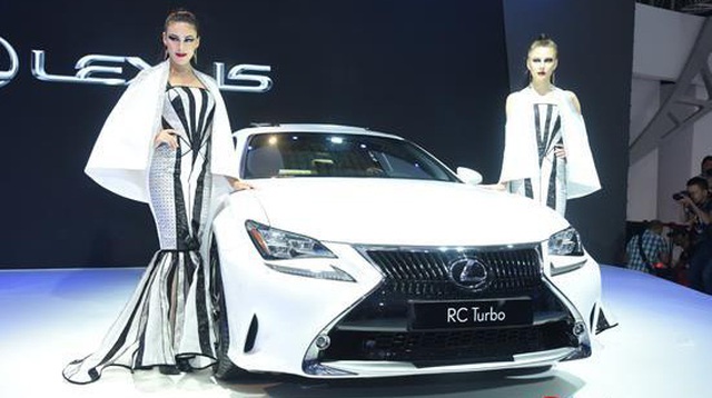 Doanh số Lexus giảm quá nửa