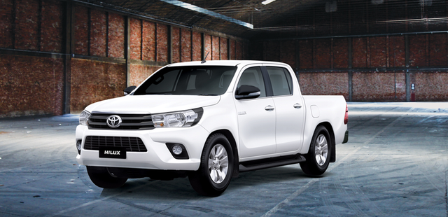 Toyota Việt Nam giới thiệu Hilux phiên bản cải tiến 2017 với giá rẻ hơn - Ảnh 1.