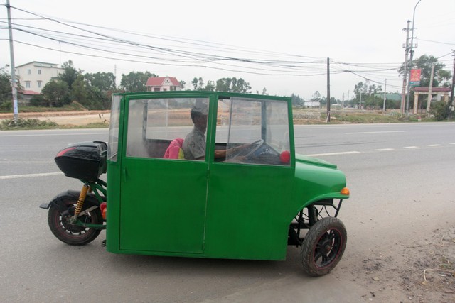 Nghệ An: Người đàn ông tự chế xe ô tô điện giá 15 triệu đồng để chở con gái đi học mỗi ngày - Ảnh 2.