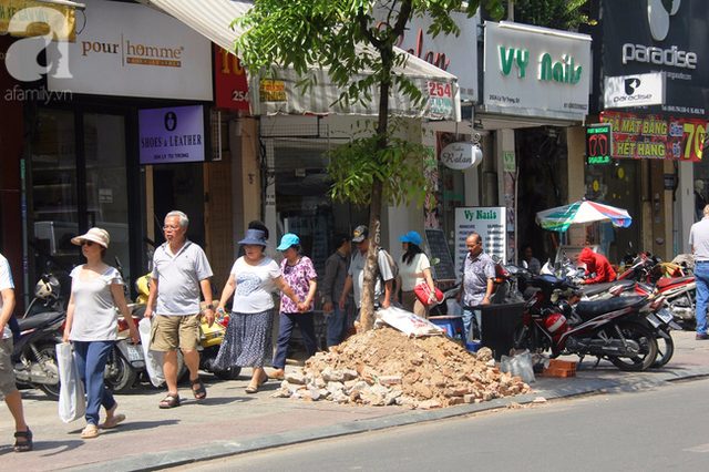  TPHCM: Cận cảnh vỉa hè quận 1, sau 40 ngày thu dọn, trả lại cho người đi bộ - Ảnh 4.