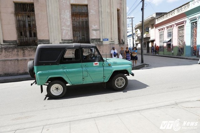 Untold stories about vintage cars in Cuba: As difficult as asking for permission to repair vintage cars - Photo 1.