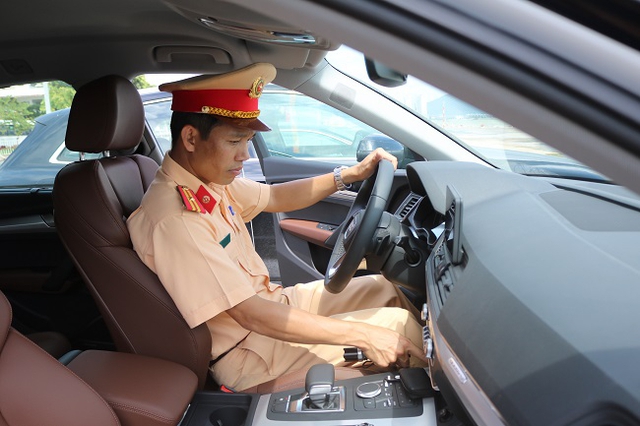Hơn 1.000 ô tô phục vụ Tuần lễ cấp cao APEC 2017 được kiểm định - Ảnh 4.