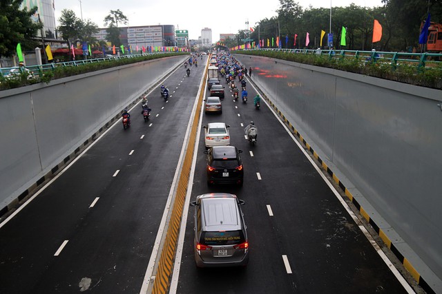 Cận cảnh hầm chui 120 tỷ vừa được thông xe, chấm dứt chuỗi ngày ùn tắc nghiêm trọng tại cửa ngõ Đà Nẵng - Ảnh 4.