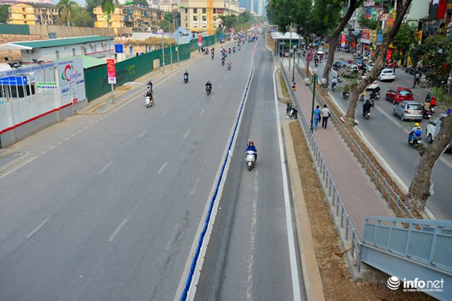 Hà Nội: Đường vắng hay tắc, có dải phân cách cứng, BRT vẫn bị chiếm làn - Ảnh 5.